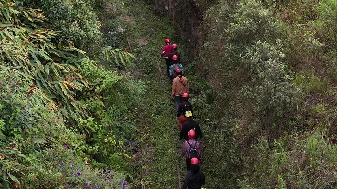 Grupo em percurso conduzido